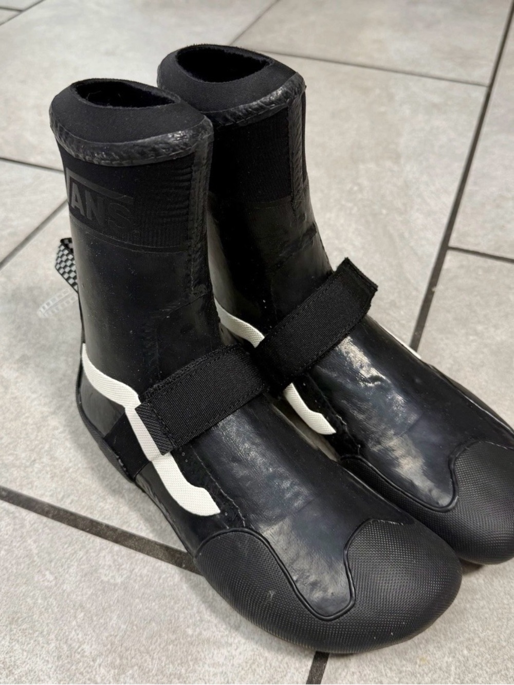 Vans Surf Boot 2 Hi V Men's Size 6 / 7.5 Women’s Black 3mm Cool Water Surfing